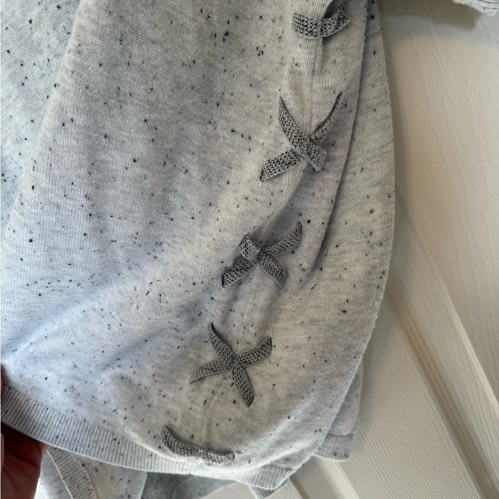 Cabi In Stitches Gray Hooded Specked Short Sleeve Sweater Small